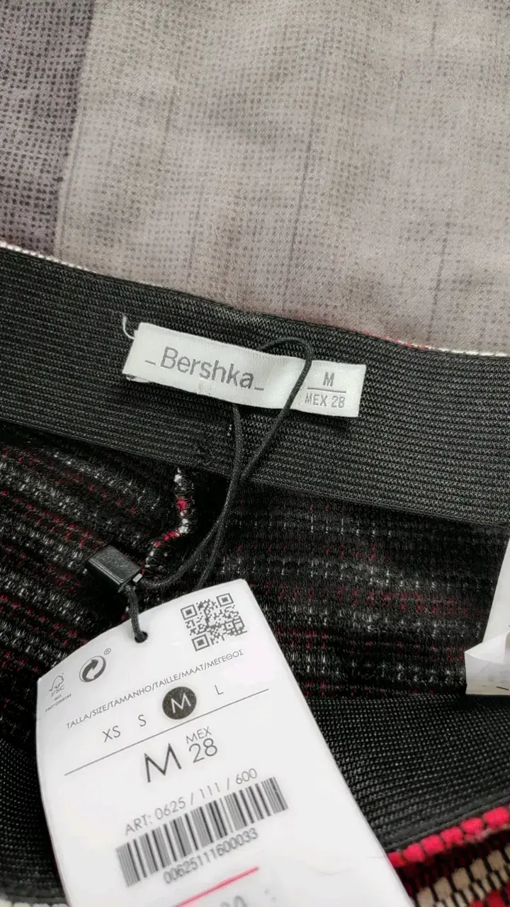 Falda corta a rayas rojas Bershka talla XS - 3