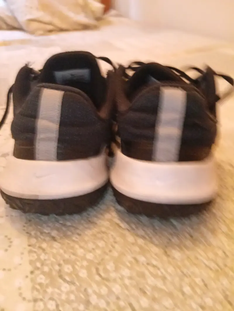 Zapatillas deportivas Nike gris y negro - 3
