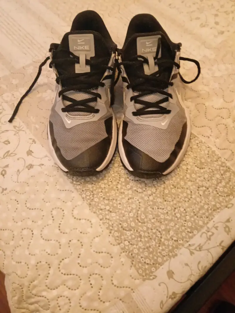 Zapatillas deportivas Nike gris y negro - 5