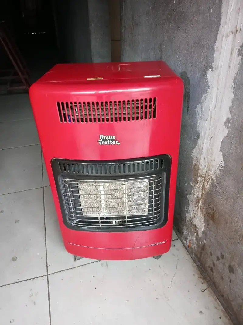Estufa a gas Ursus Trotter roja modelo GR6200-ET - 1
