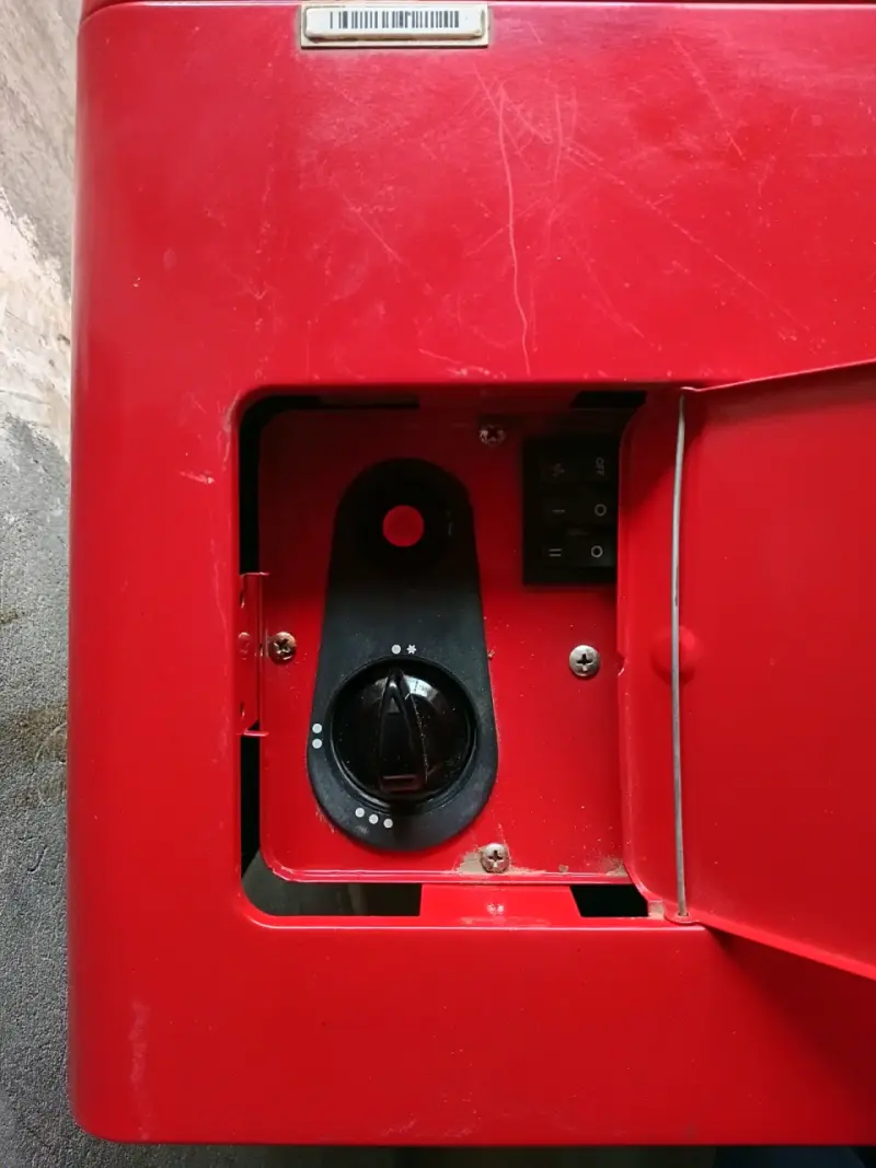 Estufa a gas Ursus Trotter roja modelo GR6200-ET - 3