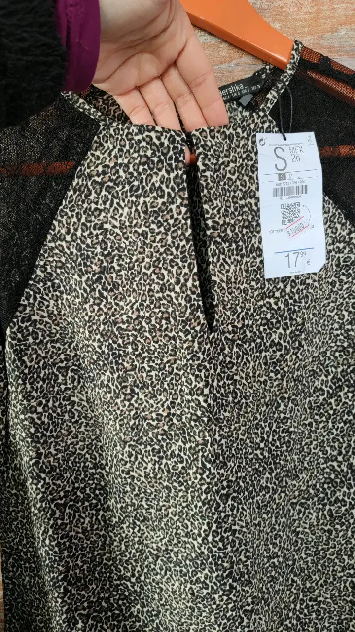 Blusa animal print Bershka con encaje - 3