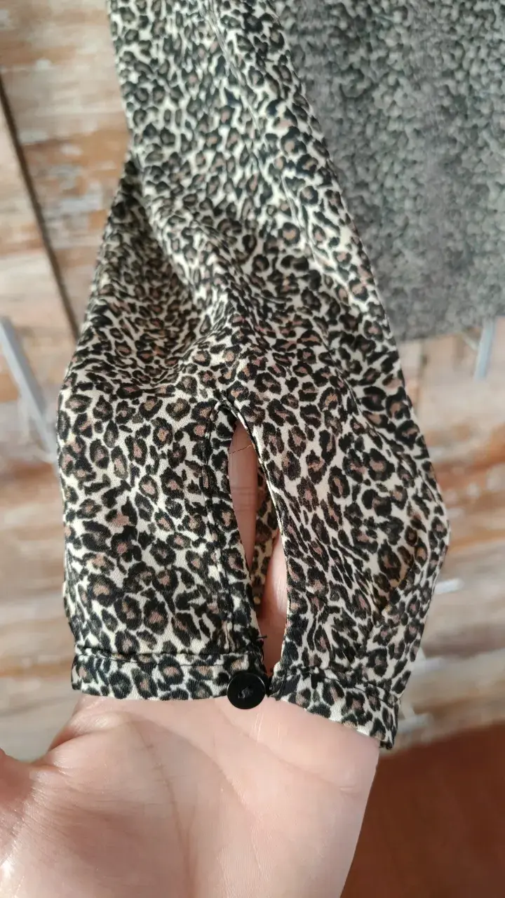 Blusa animal print Bershka con encaje - 4