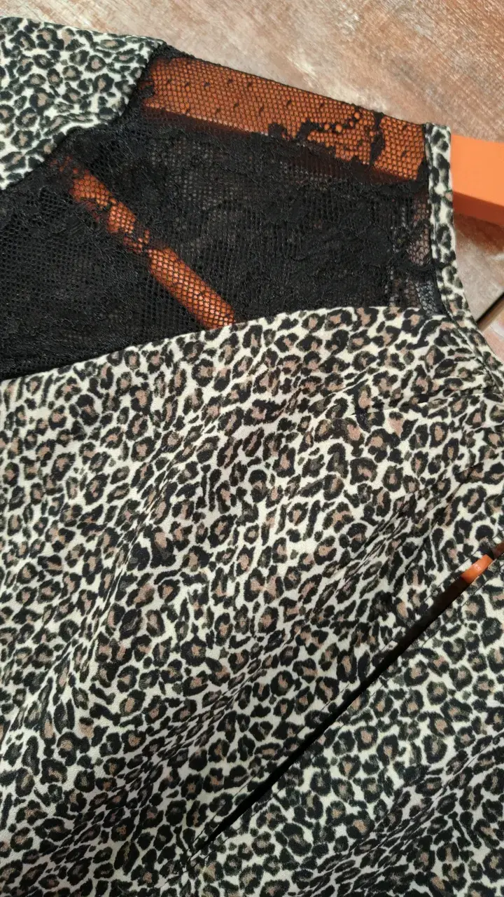 Blusa animal print Bershka con encaje - 6