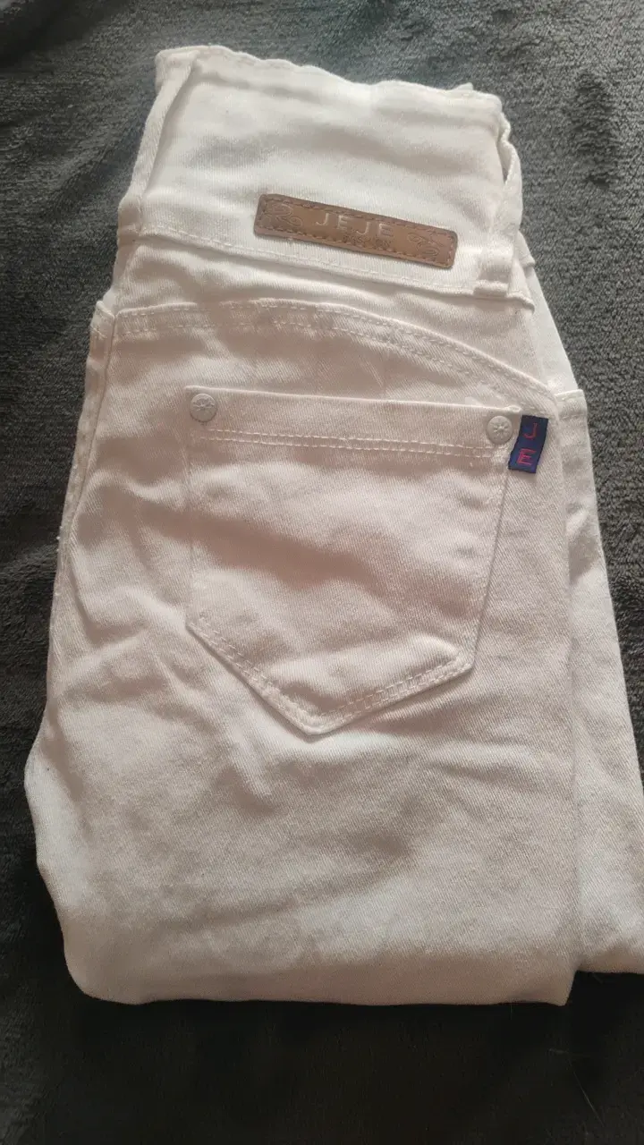 Jeans blancos de mujer marca JEJE - 1