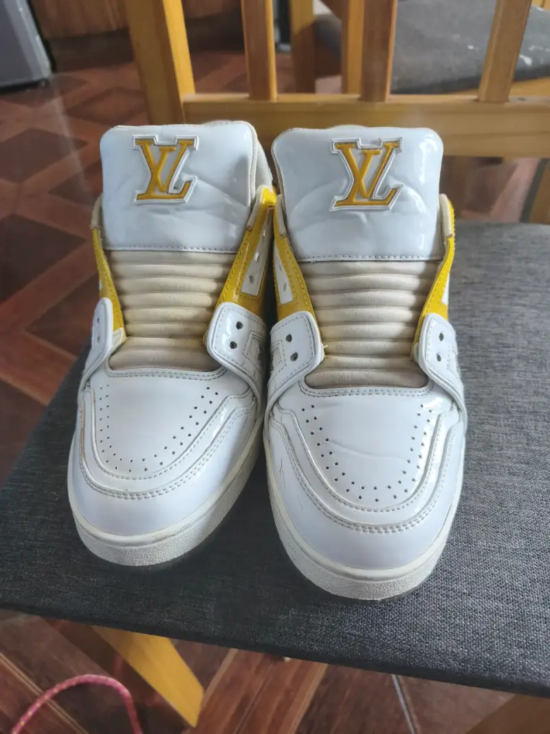 Zapatillas deportivas blancas y amarillas LV - 1