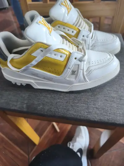 Zapatillas deportivas blancas y amarillas LV - miniatura 3