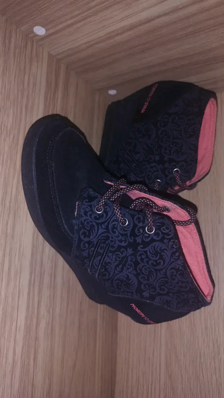 Botines negros North Star con diseño floral - 1