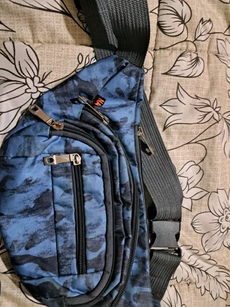Riñonera azul camuflaje con múltiples bolsillos - 1