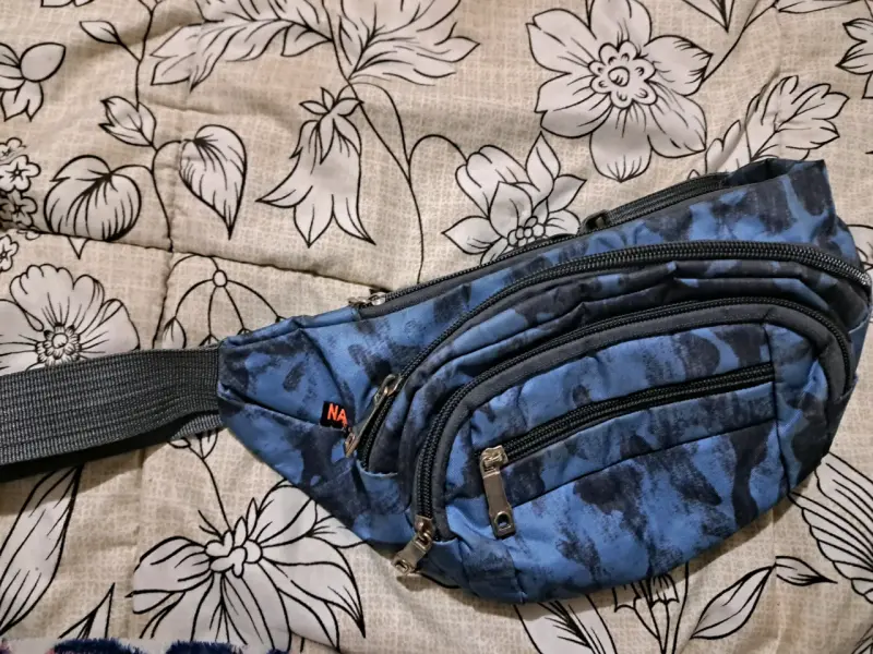 Riñonera azul camuflaje con múltiples bolsillos - 4