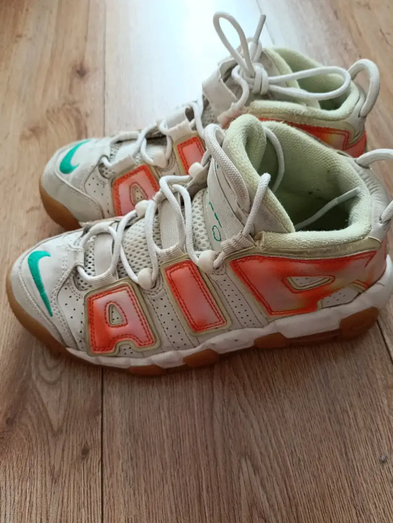 Zapatillas Nike Air Uptempo blancas y naranjas - 4
