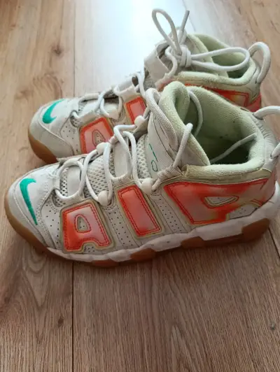 Zapatillas Nike Air Uptempo blancas y naranjas - miniatura 4