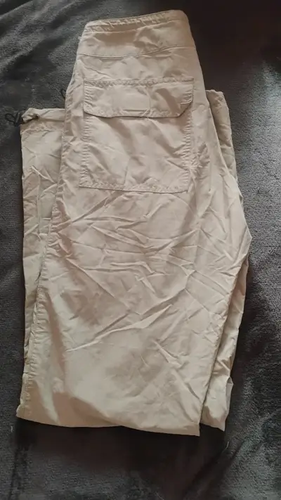 Pantalones cargo beige para mujer - miniatura 1