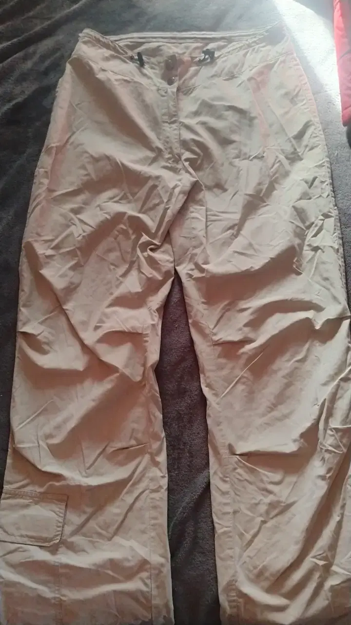Pantalones cargo beige para mujer - 2