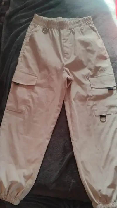 Pantalones cargo beige con bolsillos UNISEX - miniatura 2