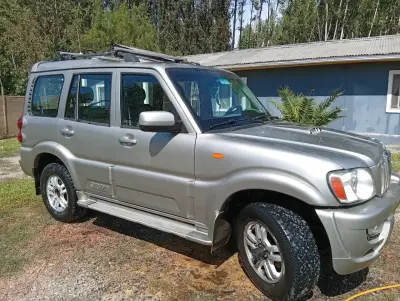 Camioneta SUV Mahindra Scorpio 4x4 en buen estado - miniatura 2