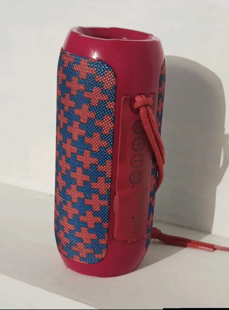 Parlante Bluetooth portátil  rojo y azul - 2
