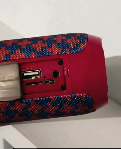 Parlante Bluetooth portátil  rojo y azul - miniatura 3