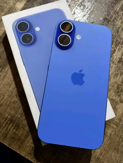 iPhone 16 en excelente estado color azul - miniatura 2