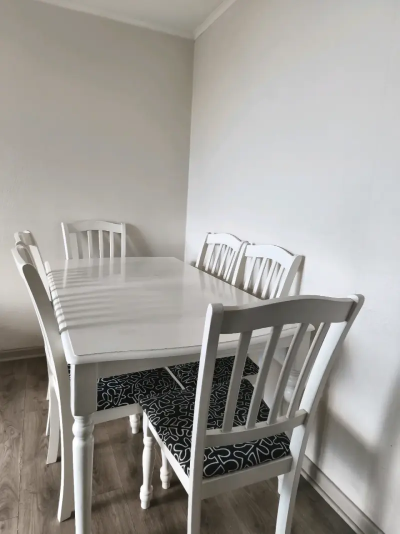 Juego de comedor blanco con 6 sillas - 1