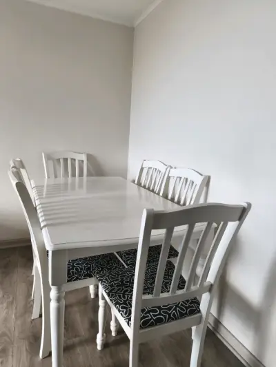 Juego de comedor blanco con 6 sillas - miniatura 1