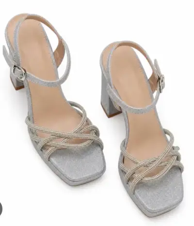 Sandalias de tacón plateadas elegantes - miniatura 1