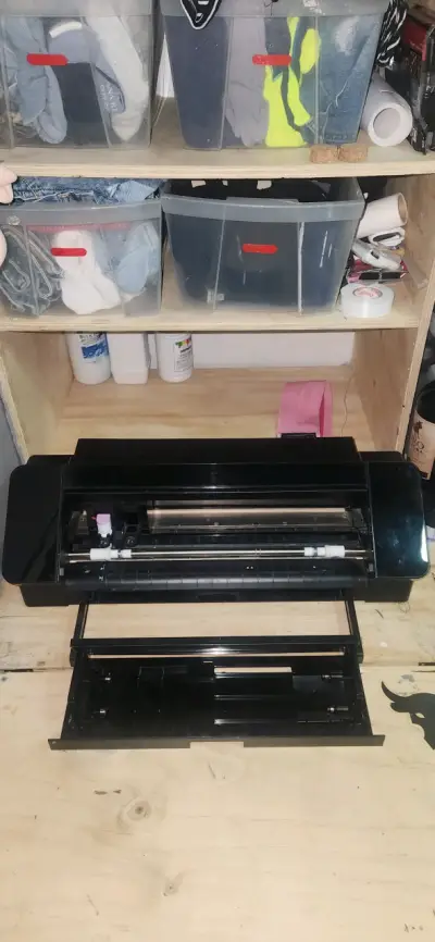 Plotter de corte negro en buen estado Cameo 4 - miniatura 4