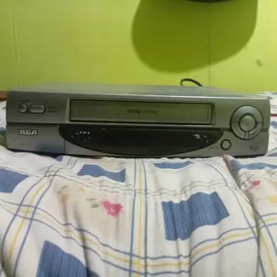 Reproductor VHS RCA con 4 cabezales - miniatura 1