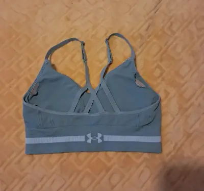 Top deportivo Under Armour gris con tirantes ajustables - miniatura 2