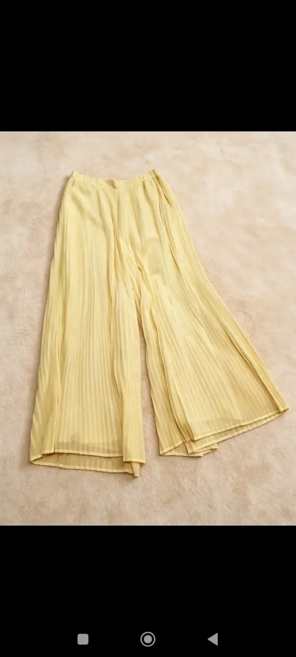 Pantalones palazzo plisados amarillos Zara