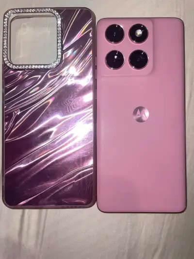 Smartphone Motorola rosa con funda decorativa - miniatura 1