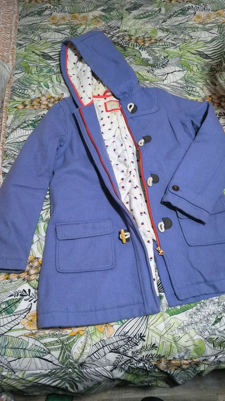 Abrigo azul para niña con capucha y forro estampado - 1