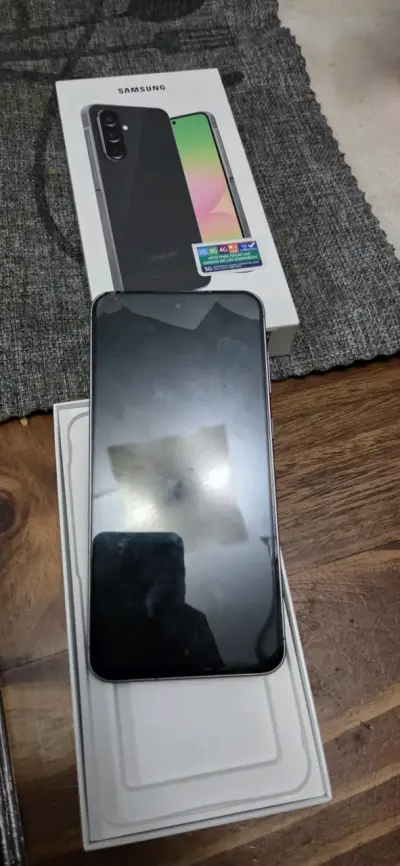Samsung Galaxy A56 5G en exelente estado - miniatura 2