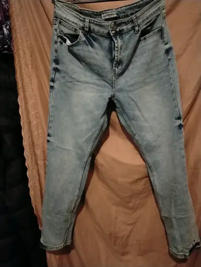 Jeans de mezclilla para mujer - miniatura 1