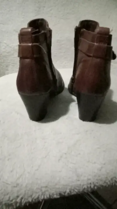 Botines hush puppies de cuero marrón con tacón - miniatura 6