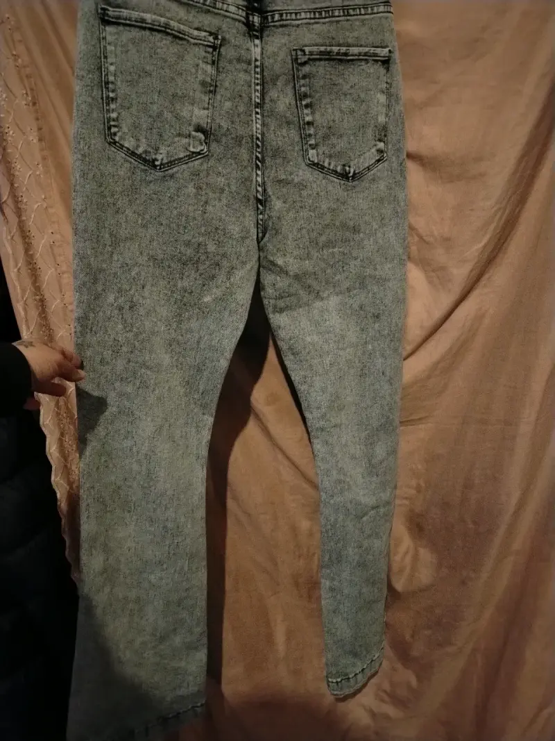 Jeans grises de mezclilla para mujer - 2