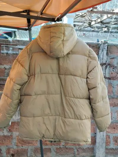 Chaqueta acolchada Reebok beige con capucha - miniatura 3