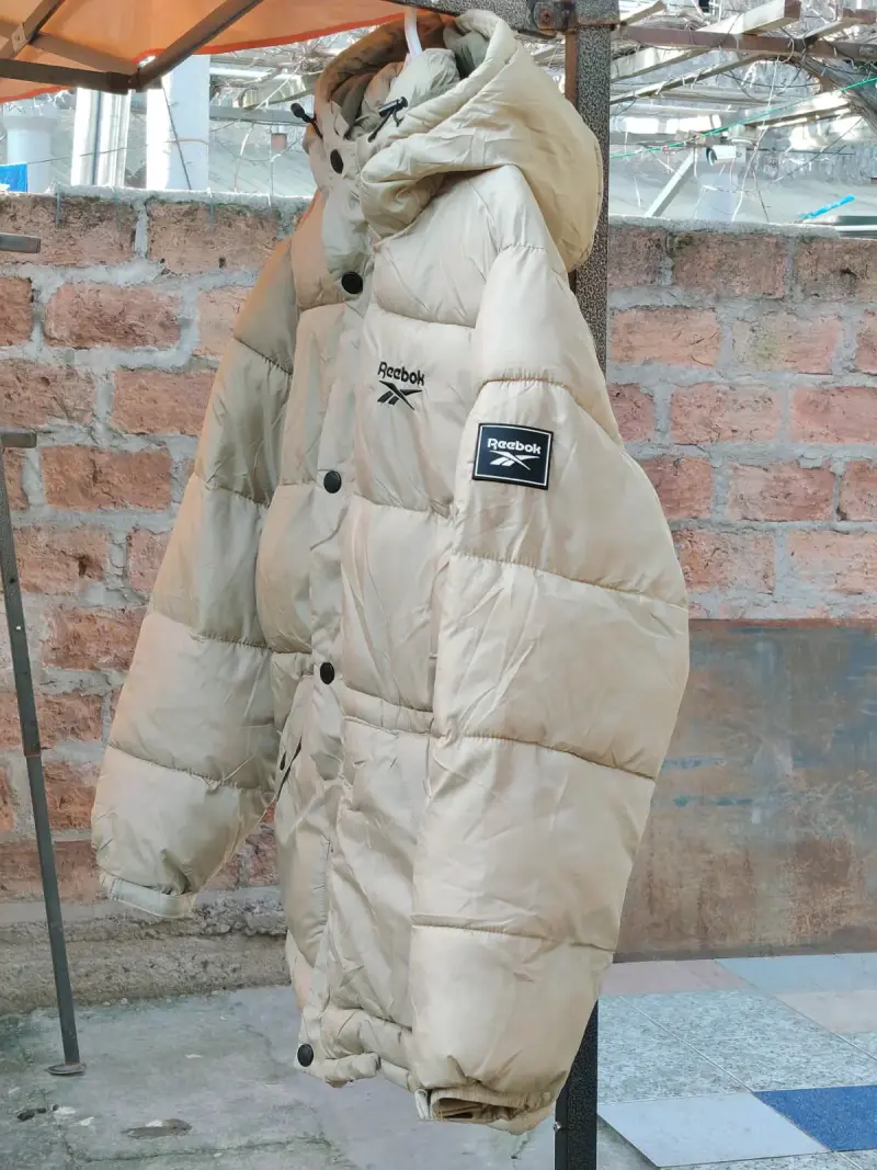 Chaqueta acolchada Reebok beige con capucha - 4