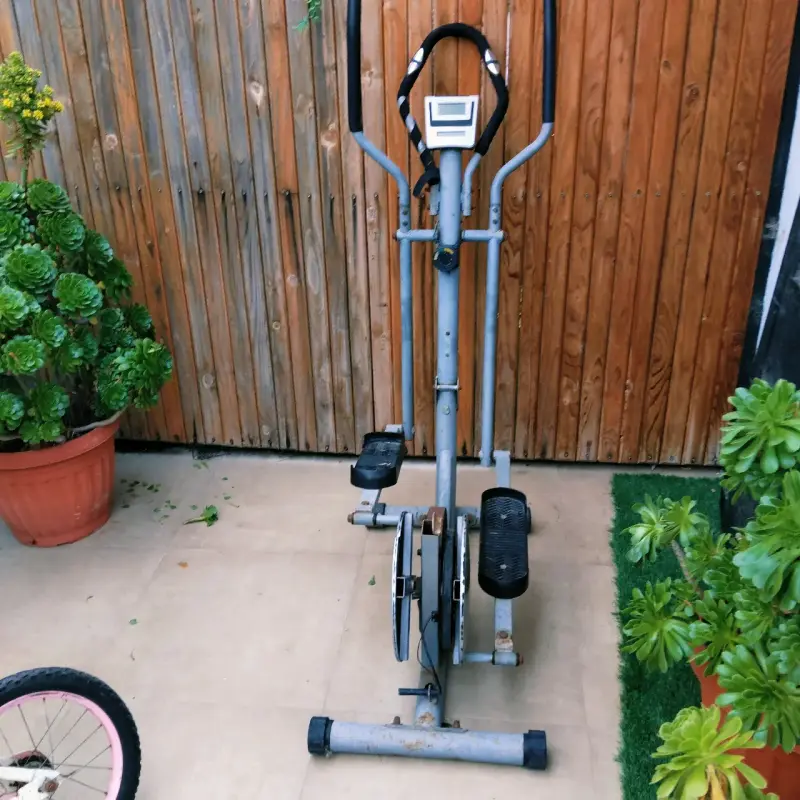 Bicicleta elíptica para ejercicio en casa - 1