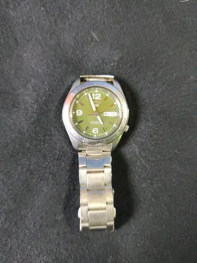 Reloj automático Seiko 5 verde metálico - miniatura 1