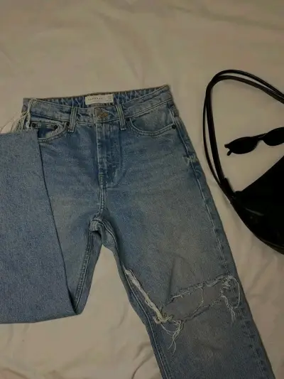 Jeans rasgados azul claro para mujer - miniatura 4