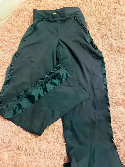 Jeans de mezclilla gris con roturas - miniatura 2