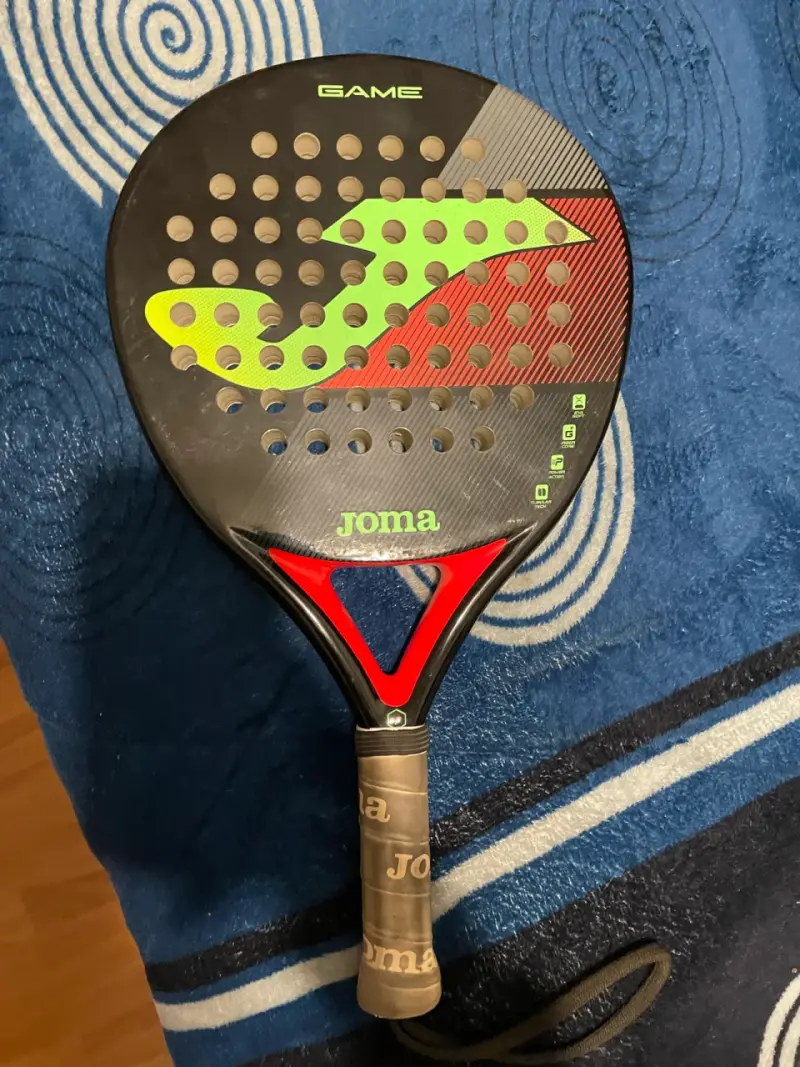 Pala de pádel Joma Game en buen estado