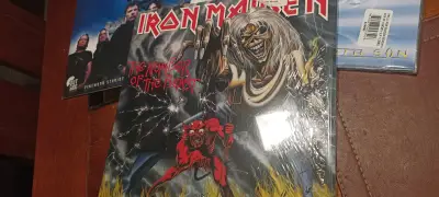 Vinilos de Iron Maiden abiertos pero nuevos nuevos - miniatura 2