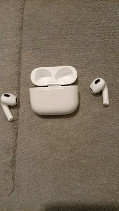 Audífonos inalámbricos Apple AirPods 3 con estuche - miniatura 1