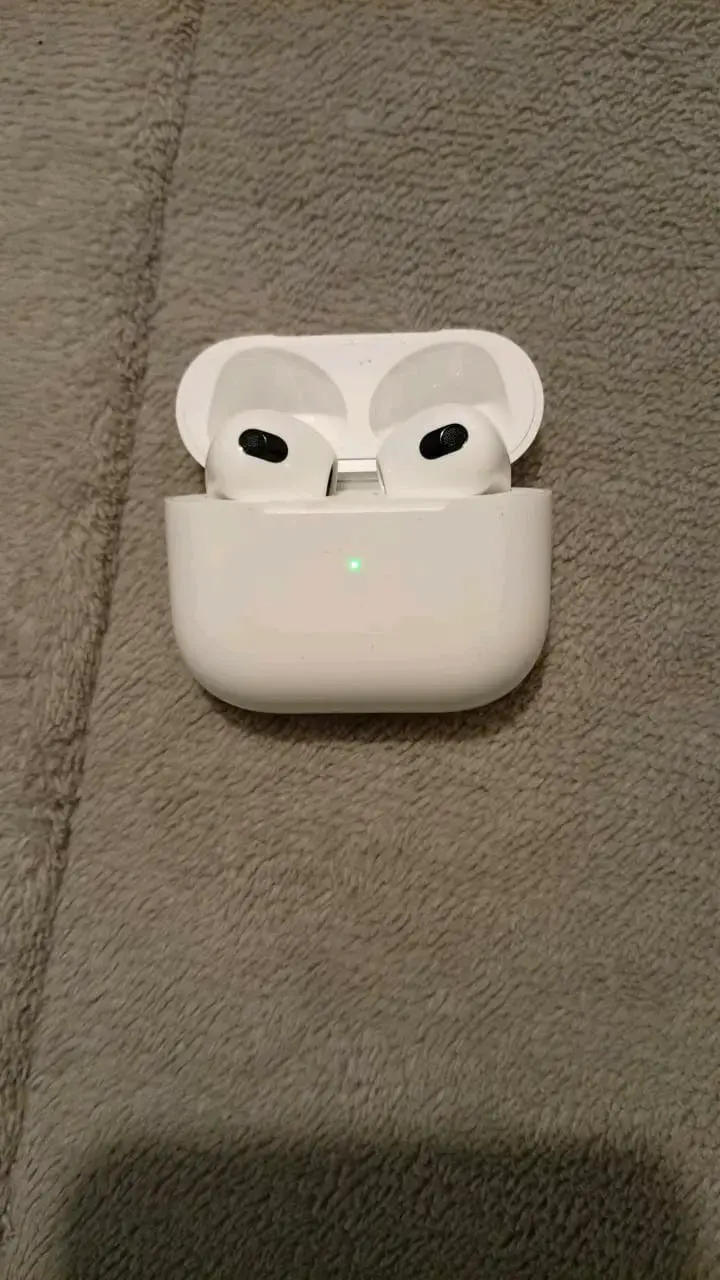 Audífonos inalámbricos Apple AirPods 3 con estuche - 2