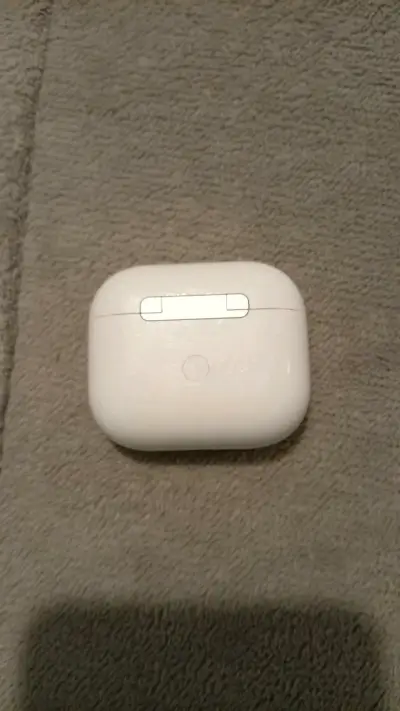 Audífonos inalámbricos Apple AirPods 3 con estuche - miniatura 3