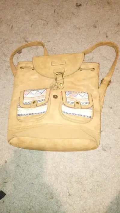 Mochila de cuero beige con bolsillos - miniatura 1