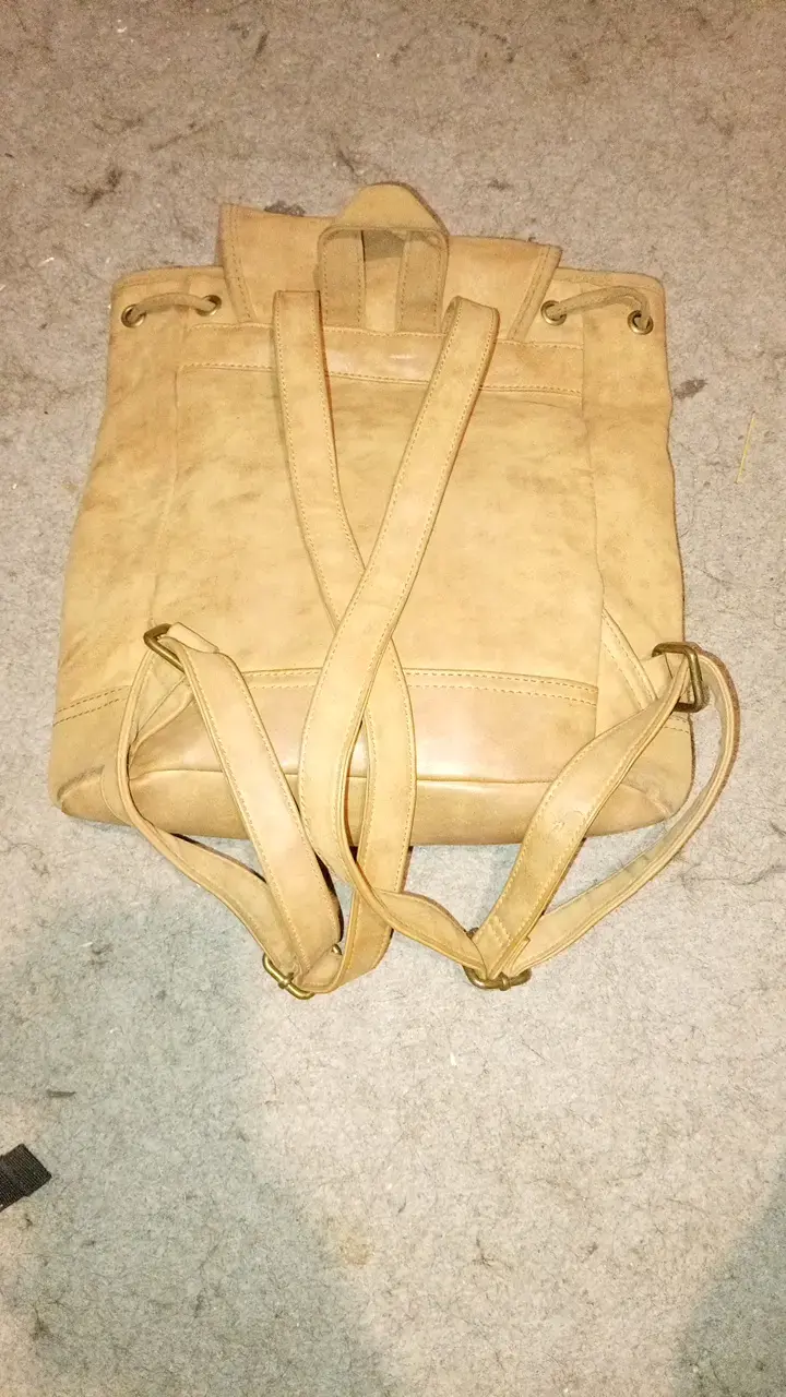 Mochila de cuero beige con bolsillos - 3