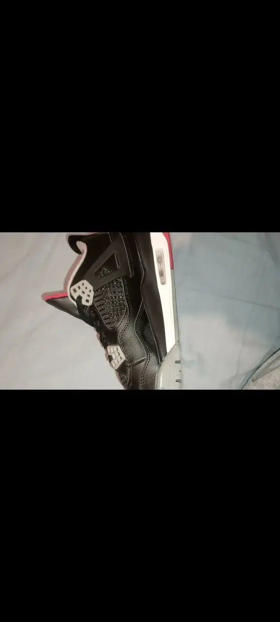 Zapatilla jordan 4 bred talla 40 con detalles - 2
